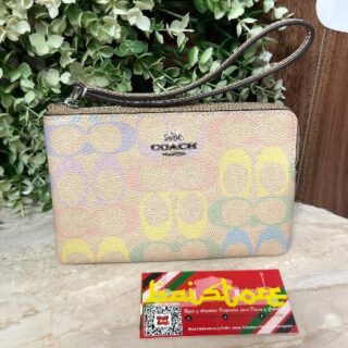 Wristlet Coach