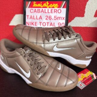 Sneeakers Nike Total 90